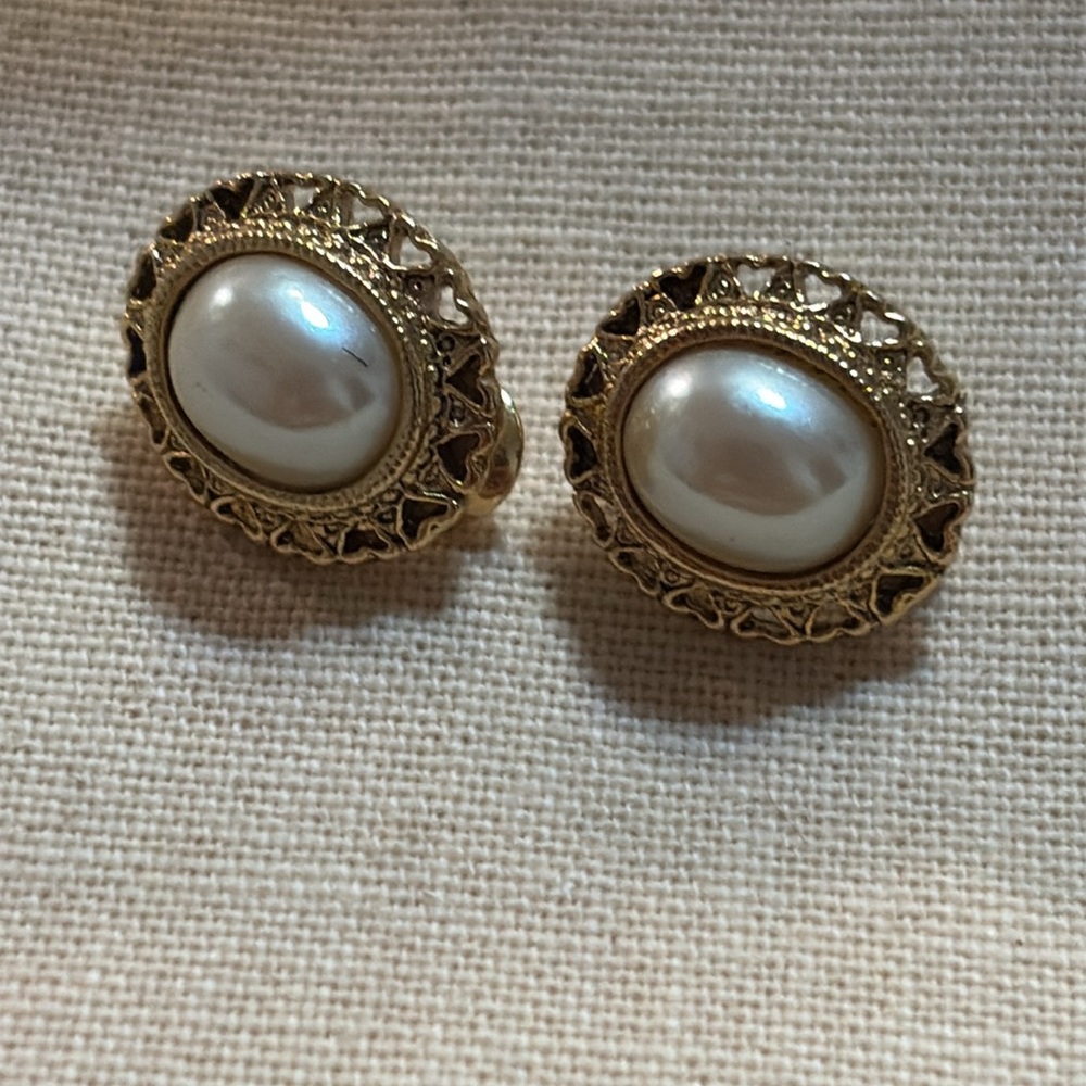 Elegant Dainty Faux Pearl Oval Clip On Earrings